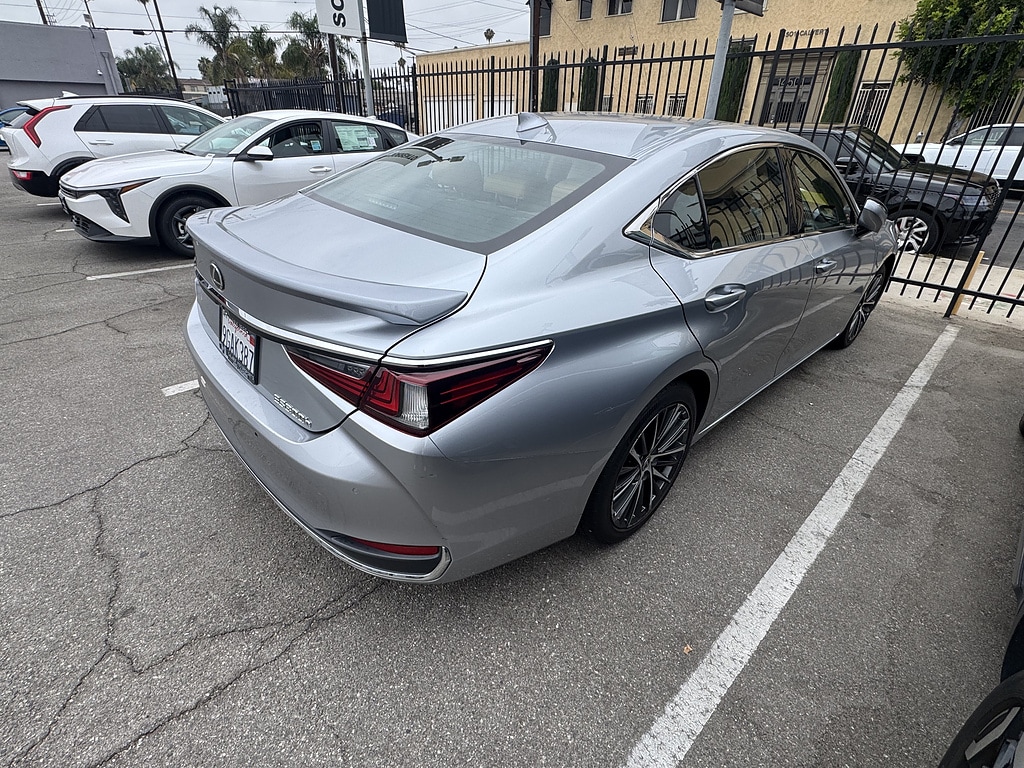 Used 2023 Lexus ES 300h Sedan