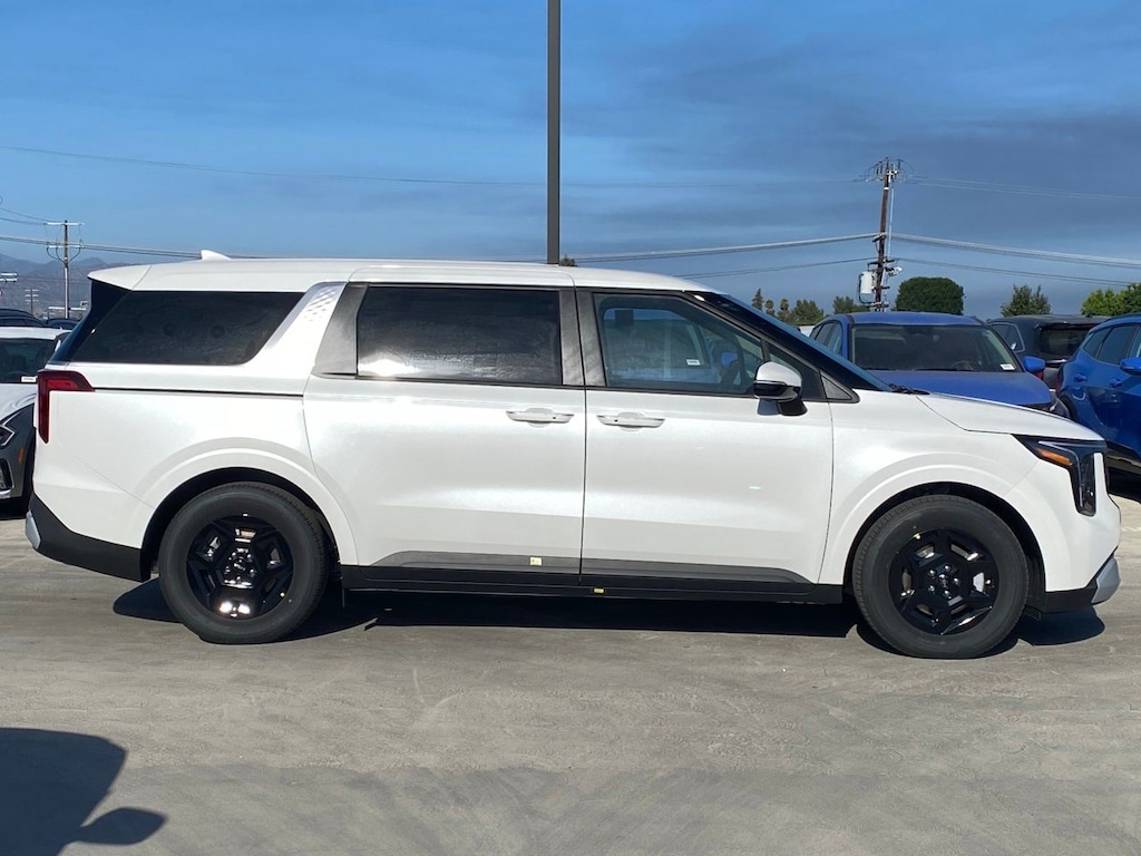 New 2026 Kia Carnival LXS Minivan/Van