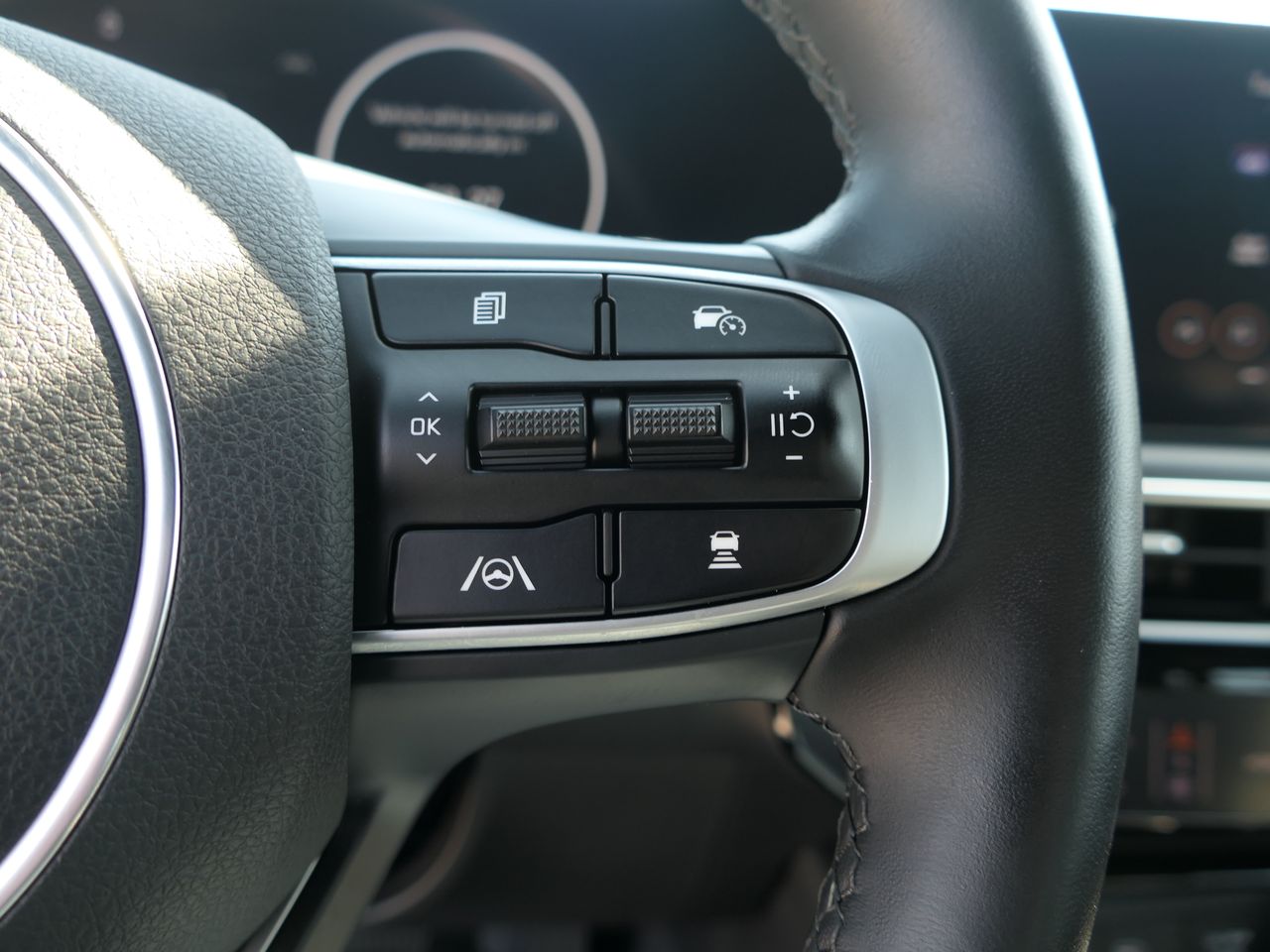 2025 Kia K5 GT - Photo 16