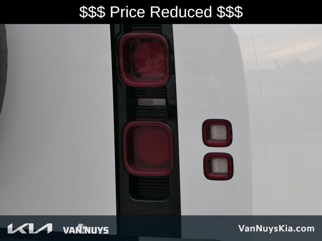 Used 2024 Land Rover Defender 130 X-Dynamic SE SUV