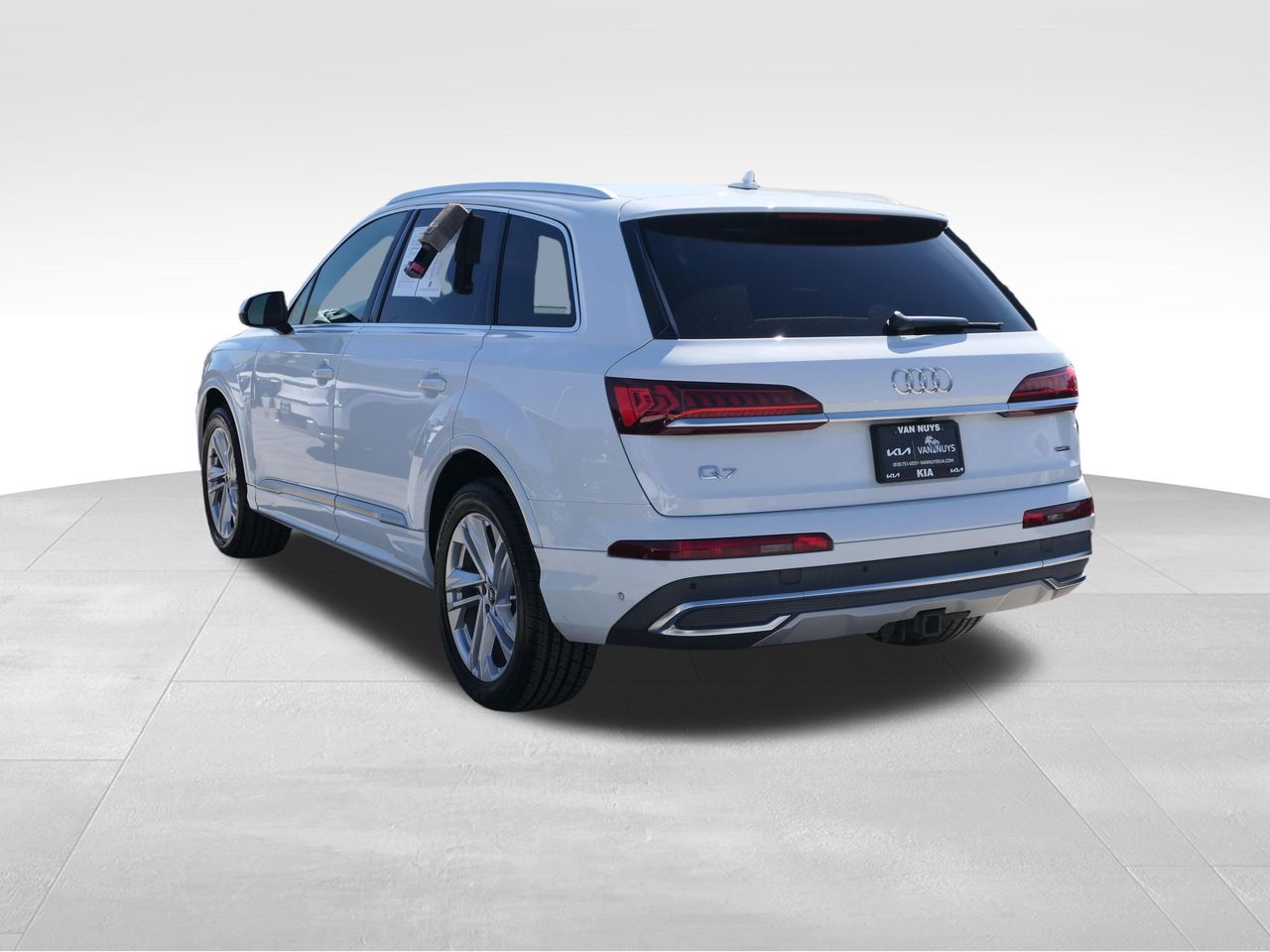 2021 Audi Q7 45 Premium photo 4