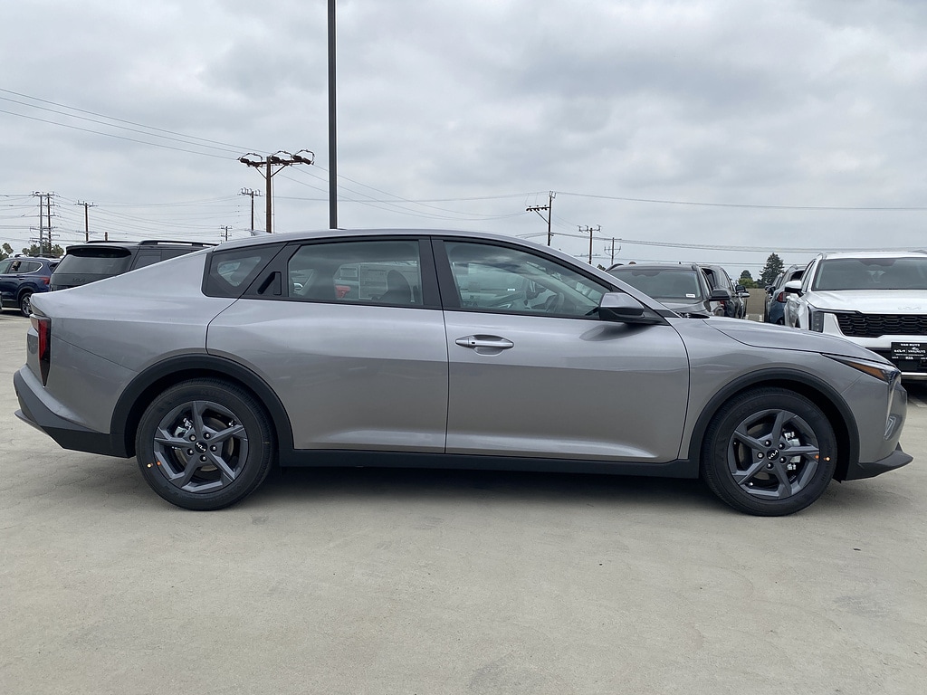 New 2026 Kia K4 LXS