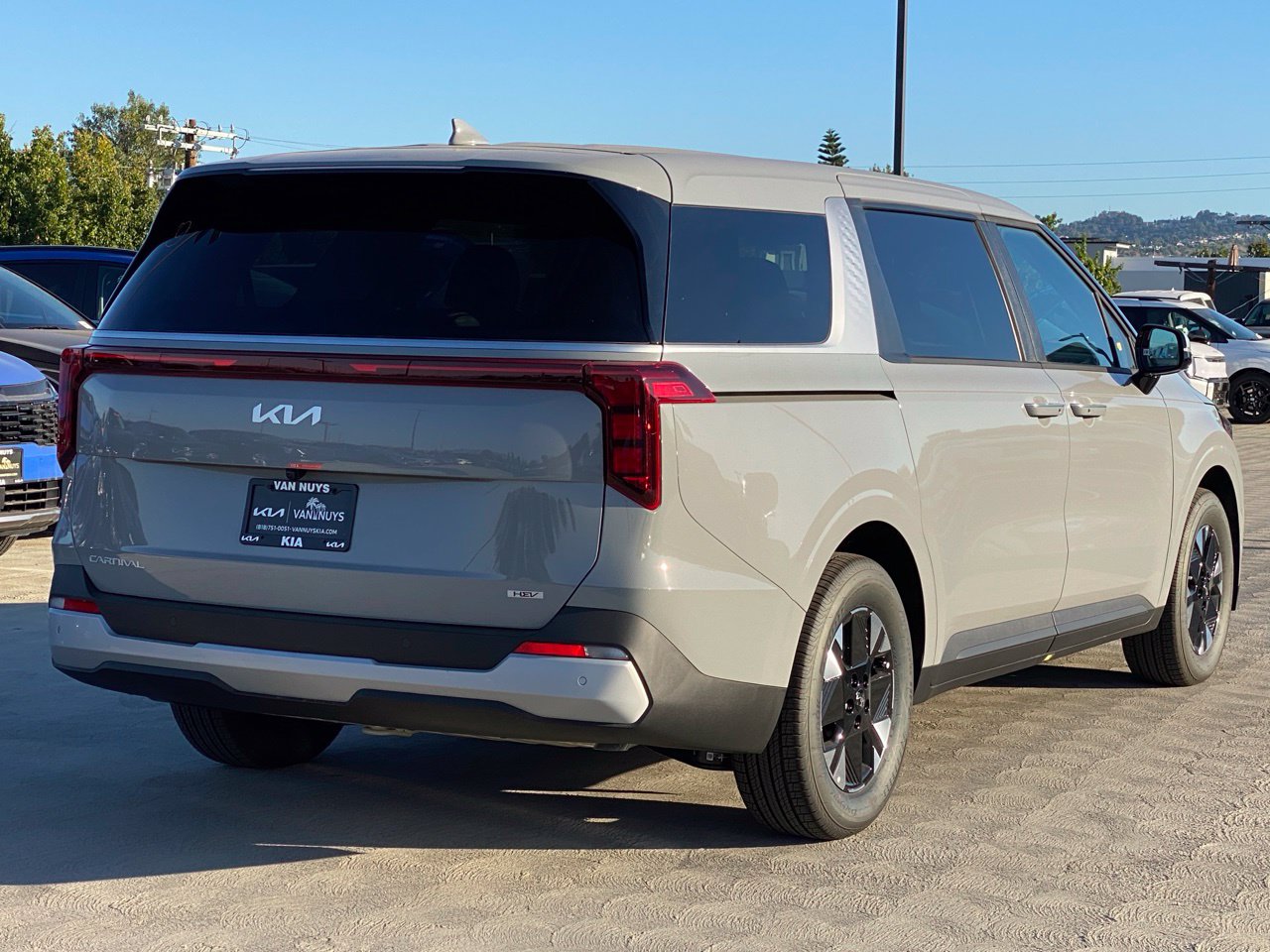 New 2027 Kia Carnival Hybrid LXS Minivan/Van