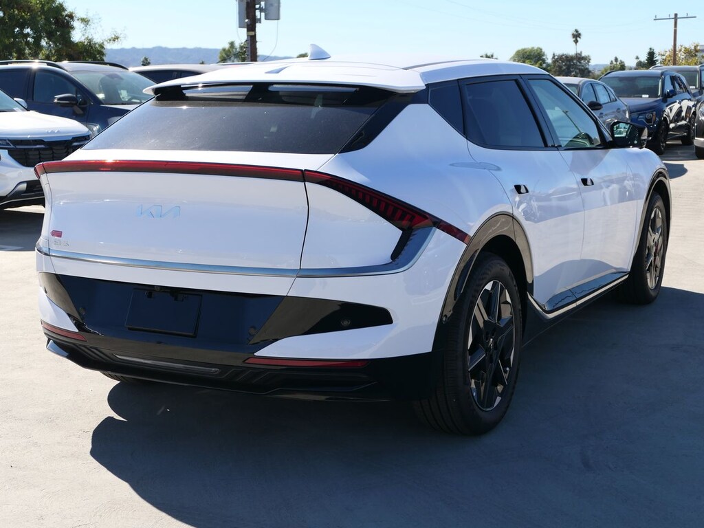 New 2025 Kia EV6 Wind SUV