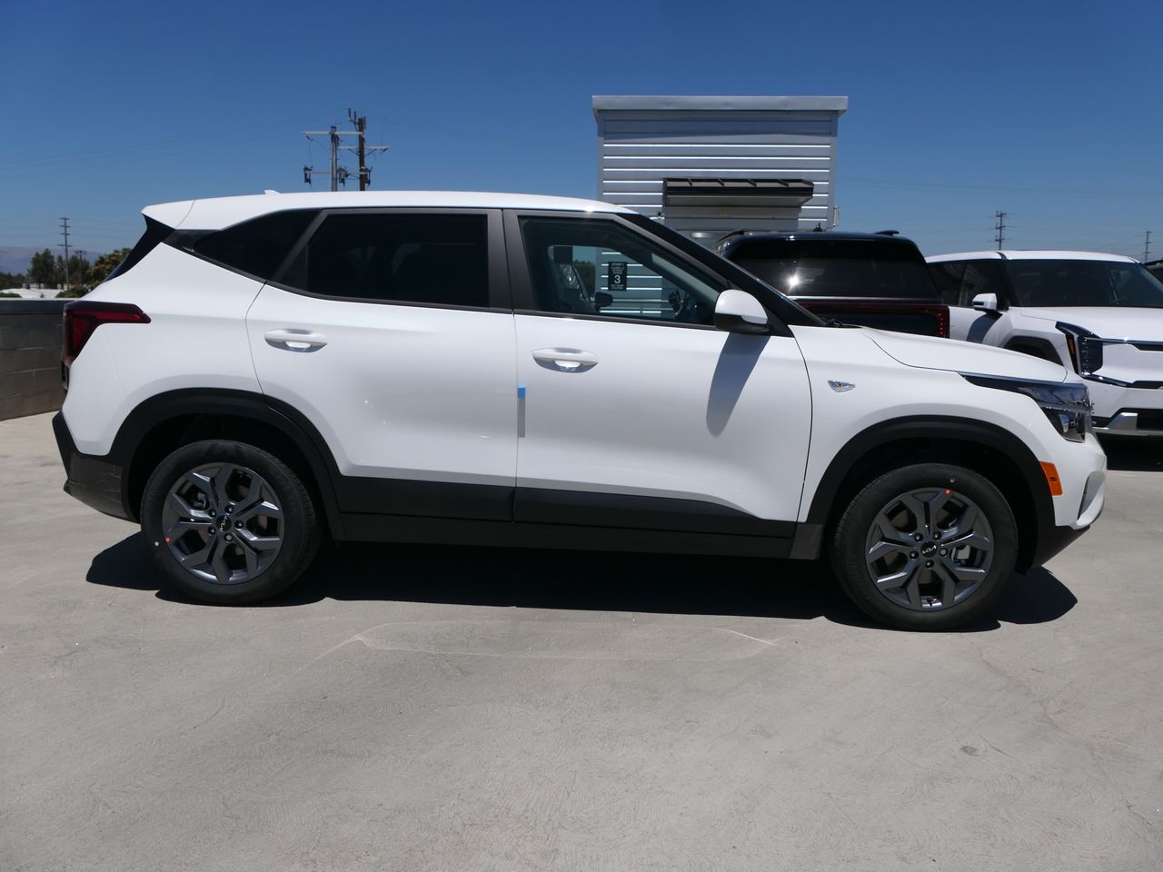 2026 Kia Seltos LX photo 2