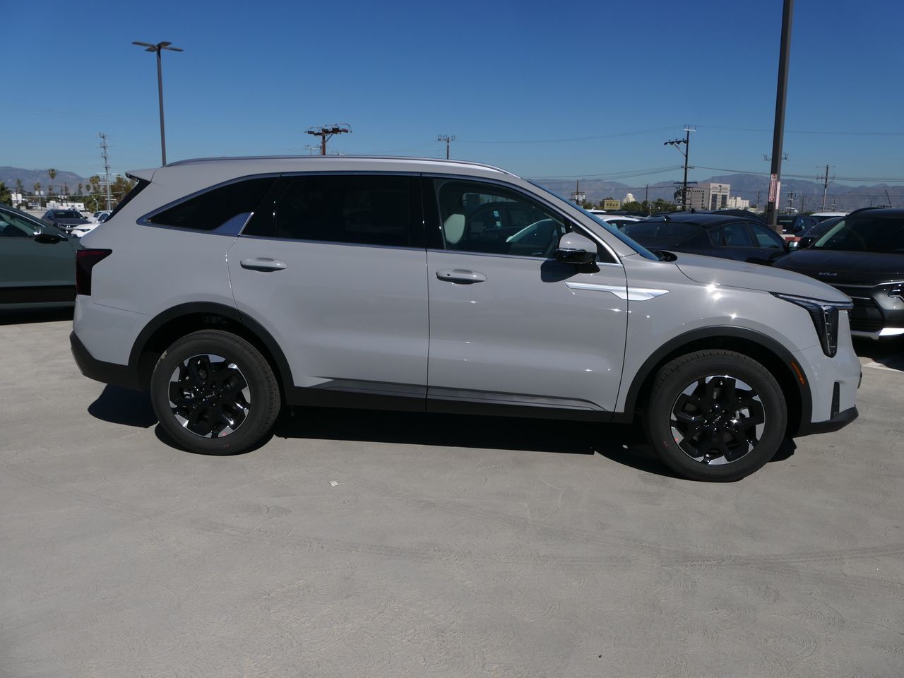 2026 Kia Sorento S photo 2