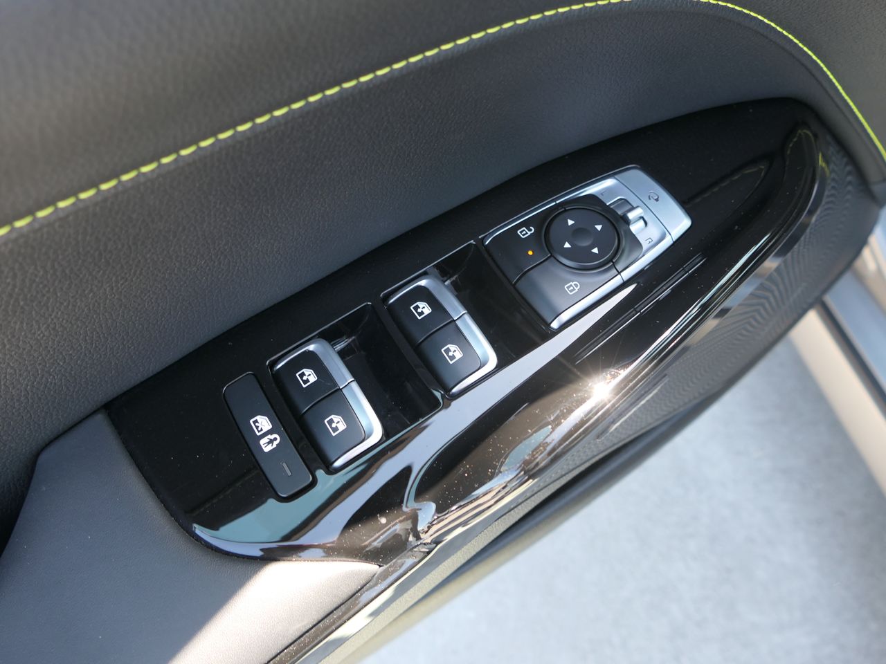 2025 Kia K5 GT - Photo 14
