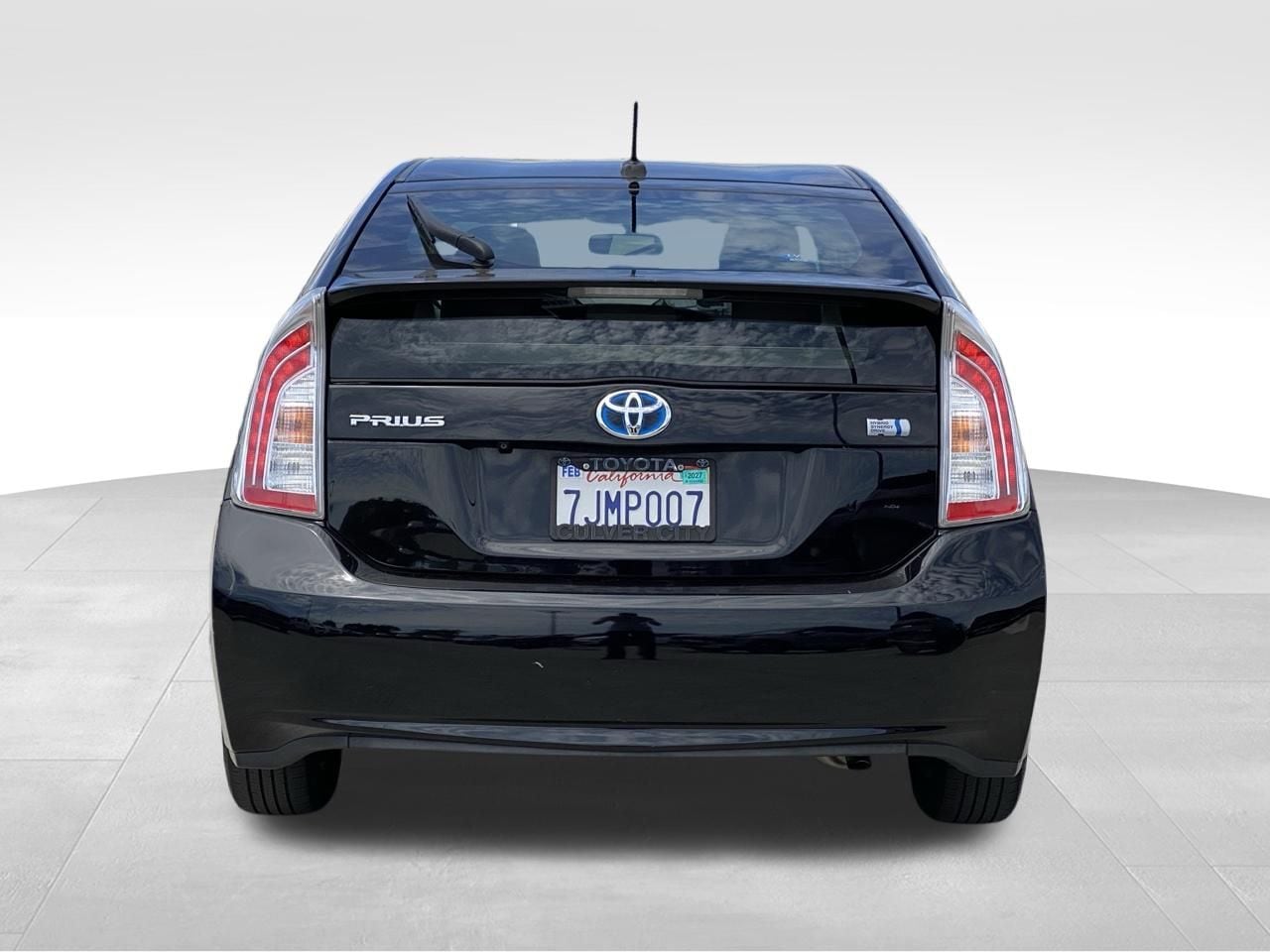 2015 Toyota Prius Three photo 4