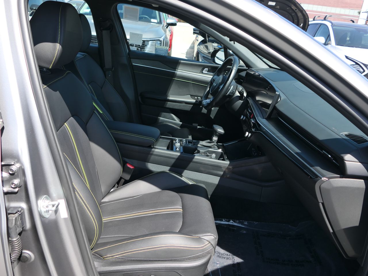 2025 Kia K5 GT - Photo 28