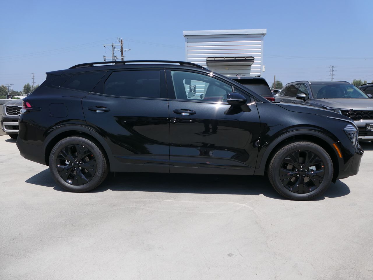 2025 Kia Sportage Plug-In Hybrid X-Line photo 2