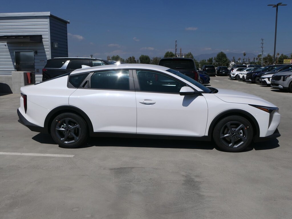 New 2025 Kia K4 LXS Sedan