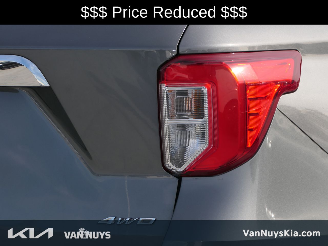 2024 Ford Explorer XLT photo 2