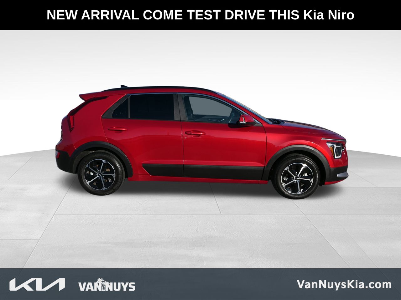 2023 Kia Niro EX photo 2