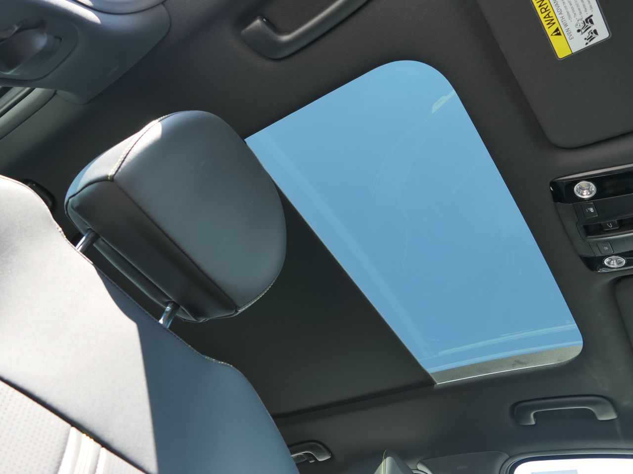 2025 Kia K5 GT - Photo 29