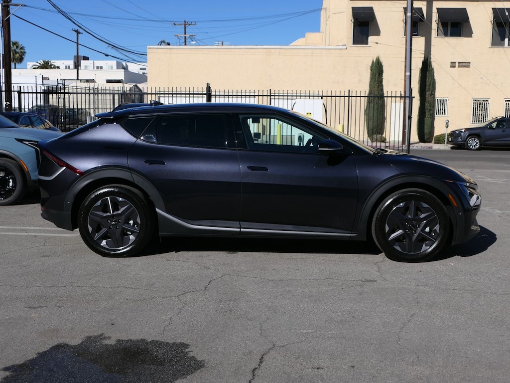 New 2025 Kia EV6 Light SUV