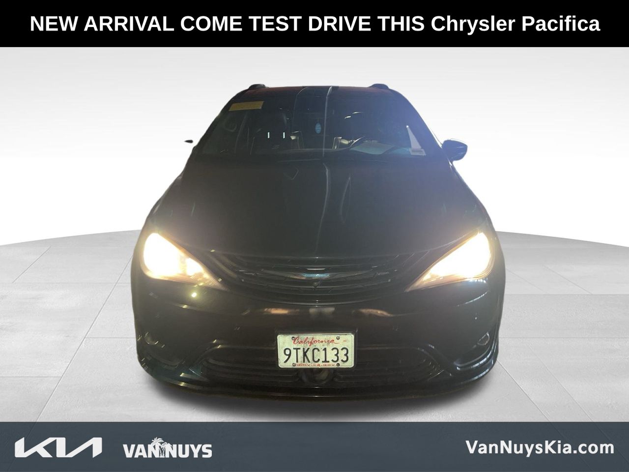 2019 Chrysler Pacifica Hybrid Limited's photo