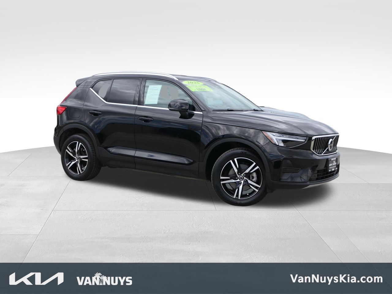 2025 Volvo XC40 B5 Core Bright AWD's photo