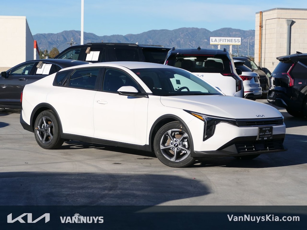 New 2025 Kia K4 LXS Sedan