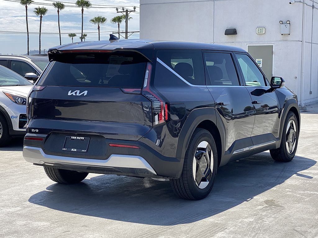 New 2026 Kia EV9 Light Long Range SUV