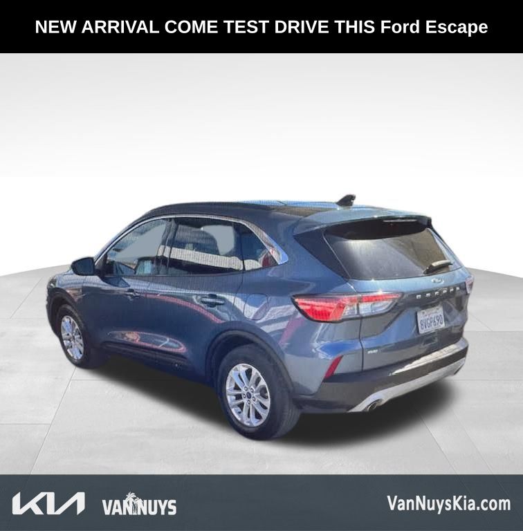 2020 Ford Escape SE photo 2