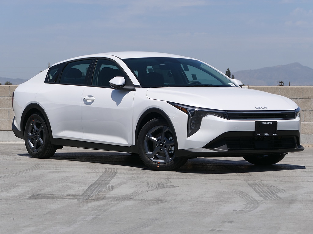 New 2026 Kia K4 LXS