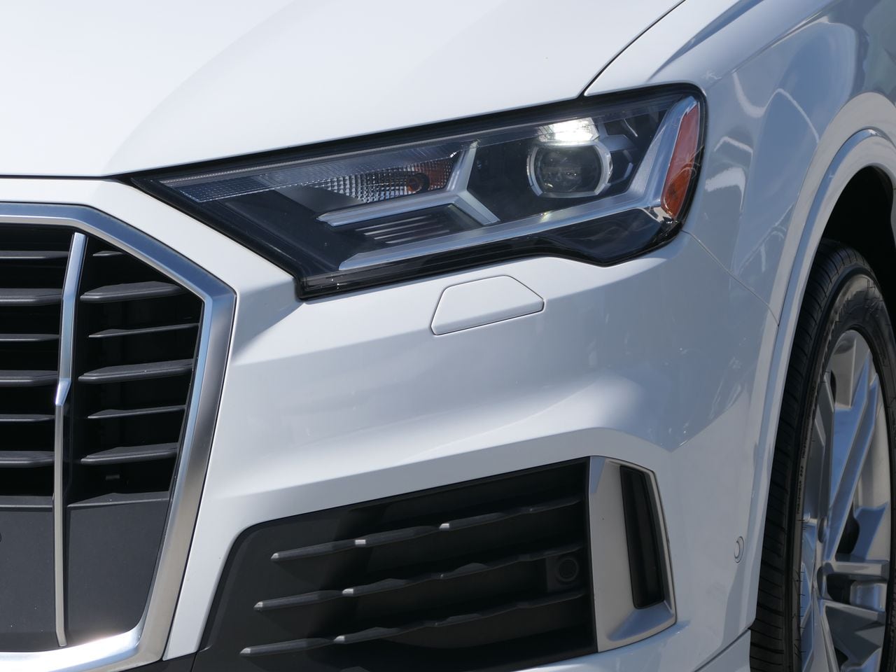 2021 Audi Q7 45 Premium photo 3