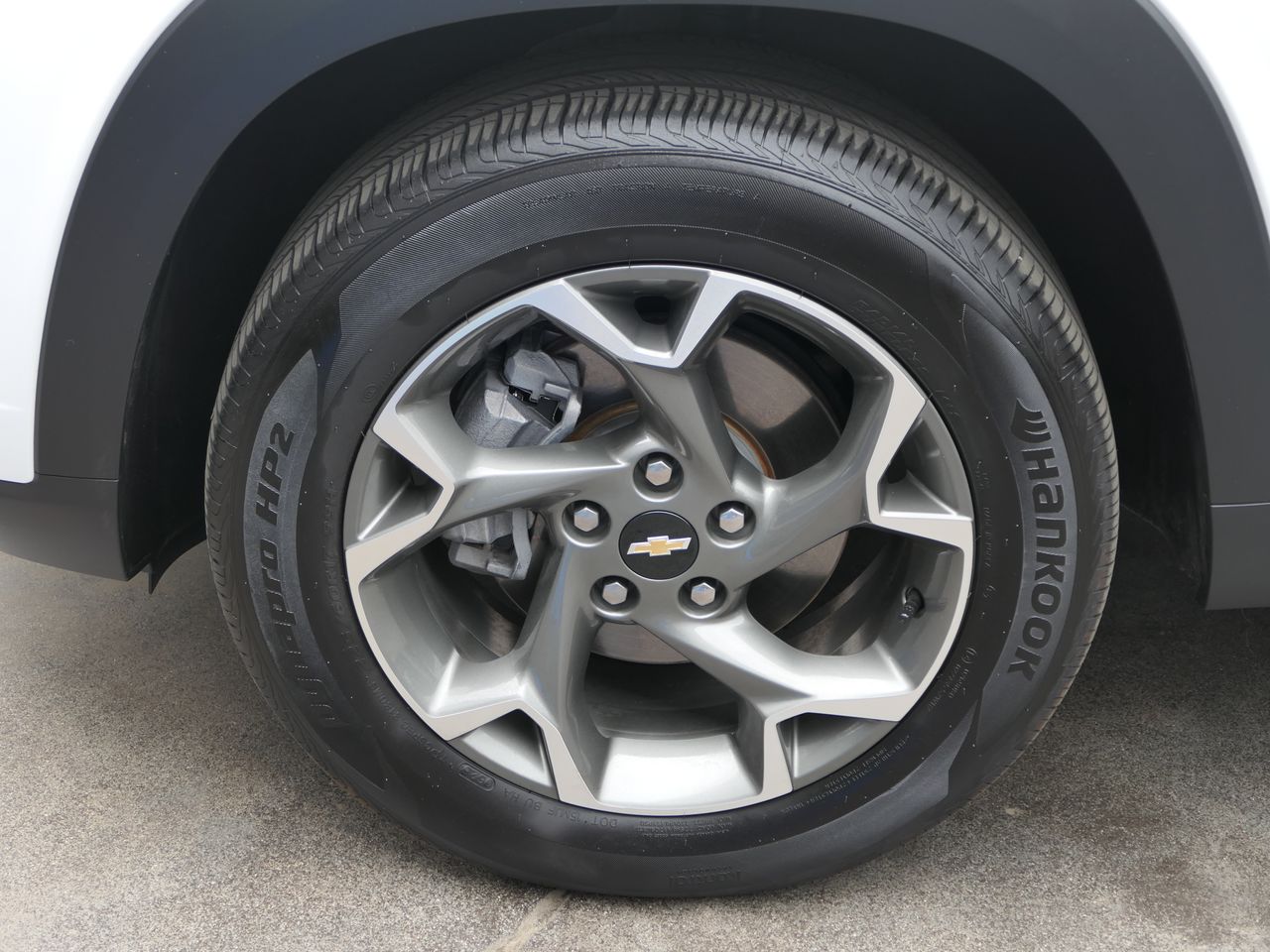 2025 Chevrolet Trax LT photo 3