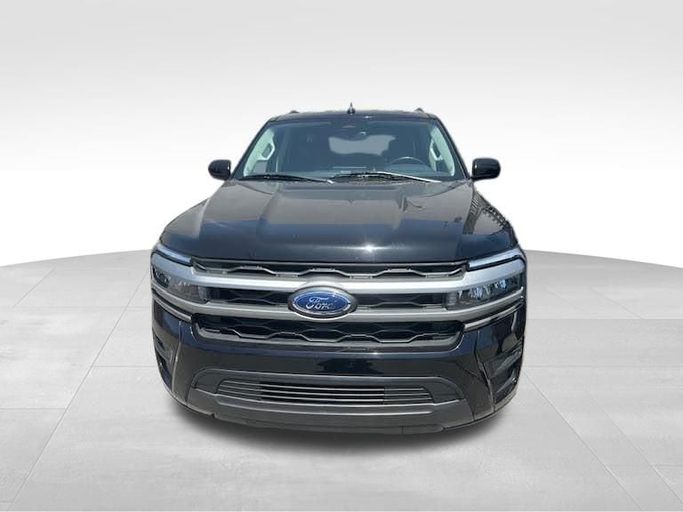 2024 Ford Expedition XLT photo 2