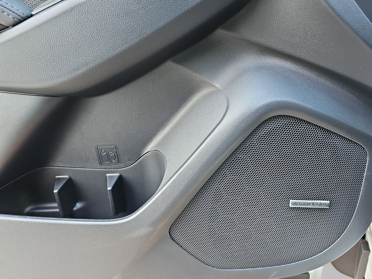 New 2026 Crystal White Pearl Subaru Onyx Edition Touring 7-Passenger image 30