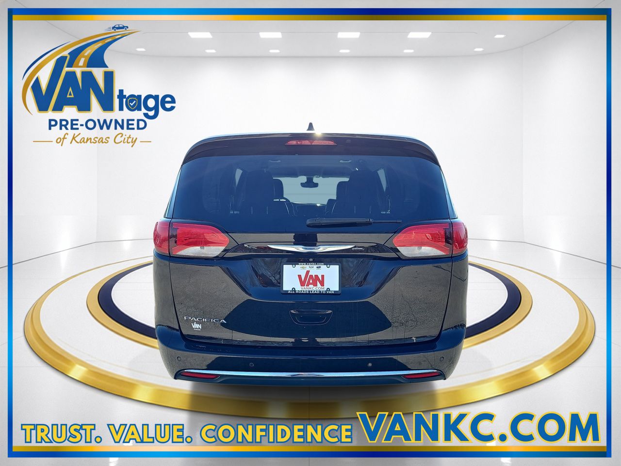 Used 2017 Dark Cordovan Pearlcoat Chrysler Touring L image 7