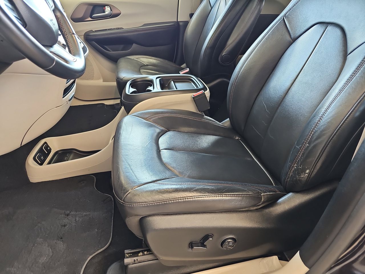 Used 2017 Dark Cordovan Pearlcoat Chrysler Touring L image 19