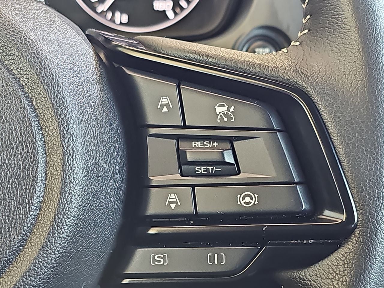 Used 2025 River Rock Pearl Subaru Premium image 23