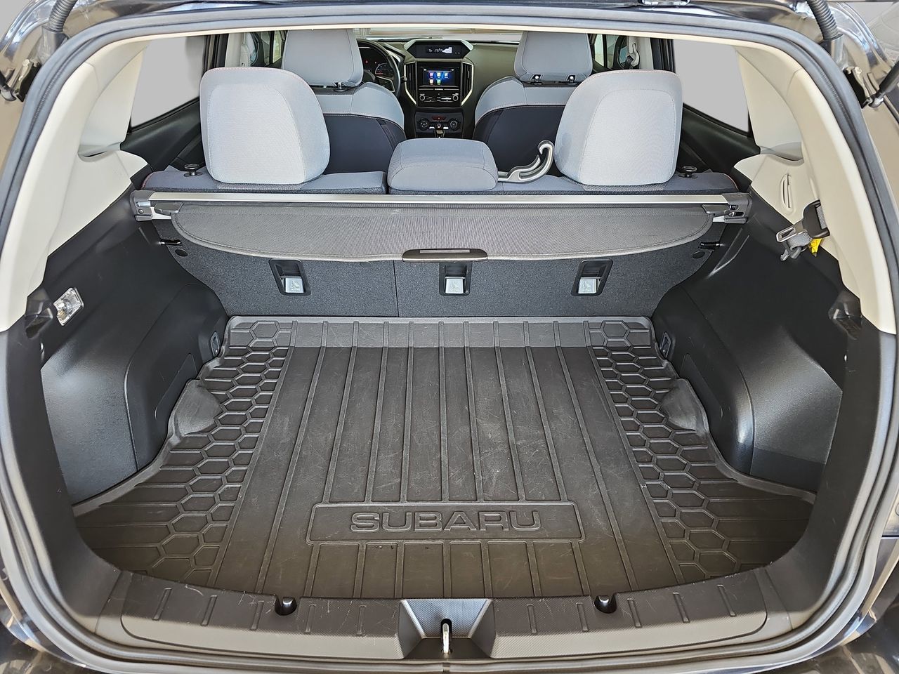 Used 2018 Dark Gray Metallic Subaru 2.0i Premium image 15