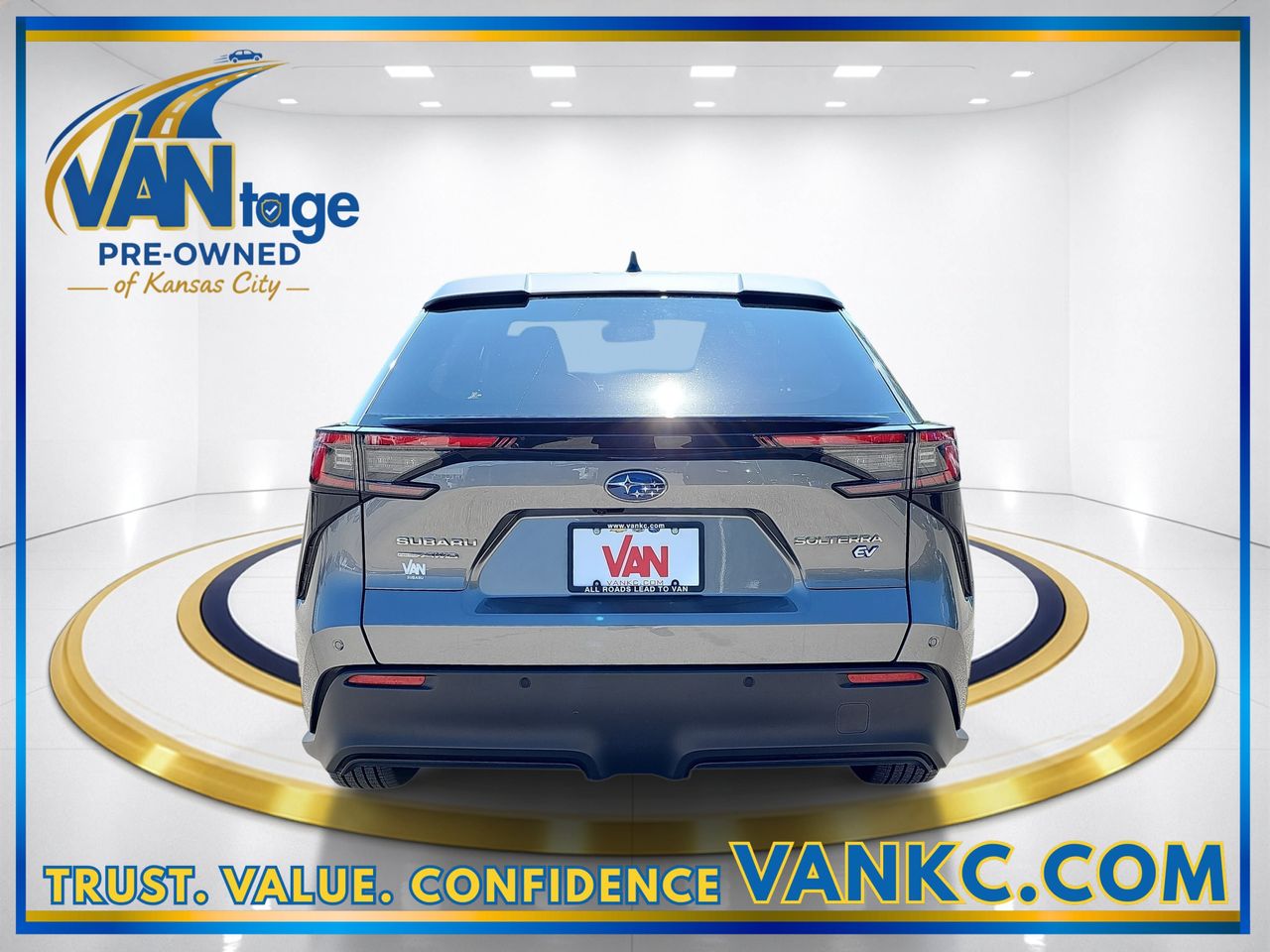 Certified Used 2023 Smoked Carbon Subaru Premium image 7