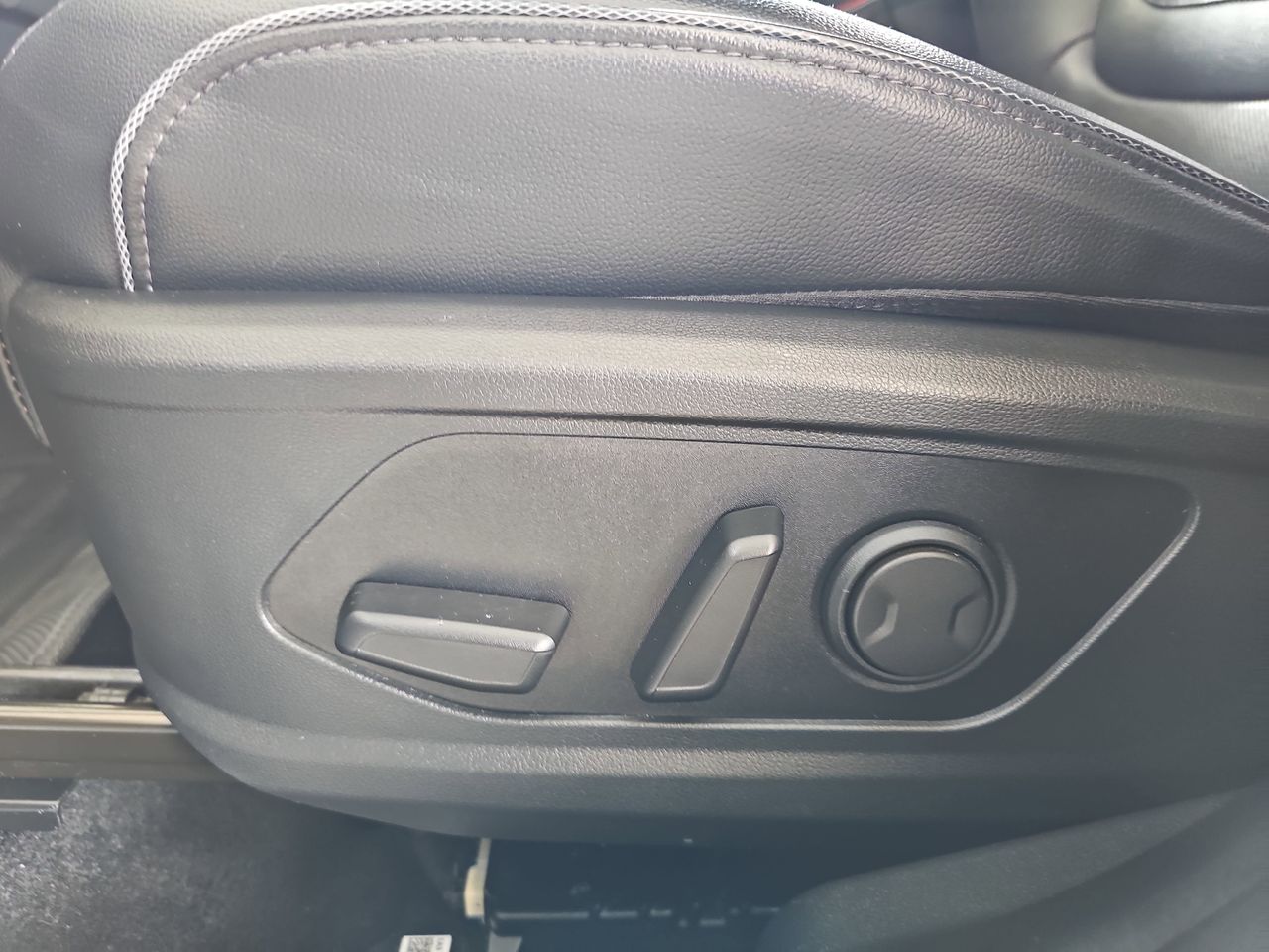 Used 2022 Blue Stone Hyundai Limited image 34