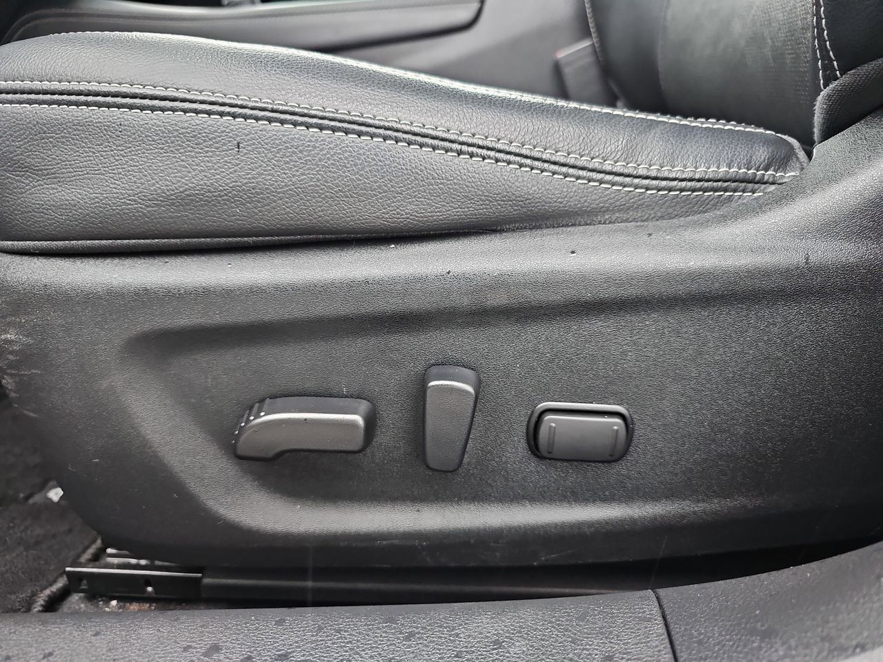 Used 2023 Super Black Clearcoat Nissan 2.5 SL image 33