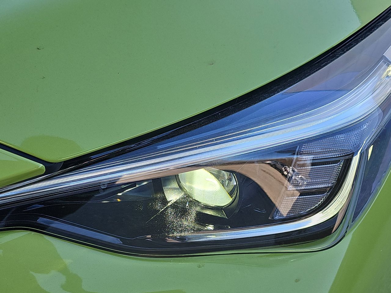 New 2026 Citron Yellow Pearl Subaru Sport Hybrid image 33