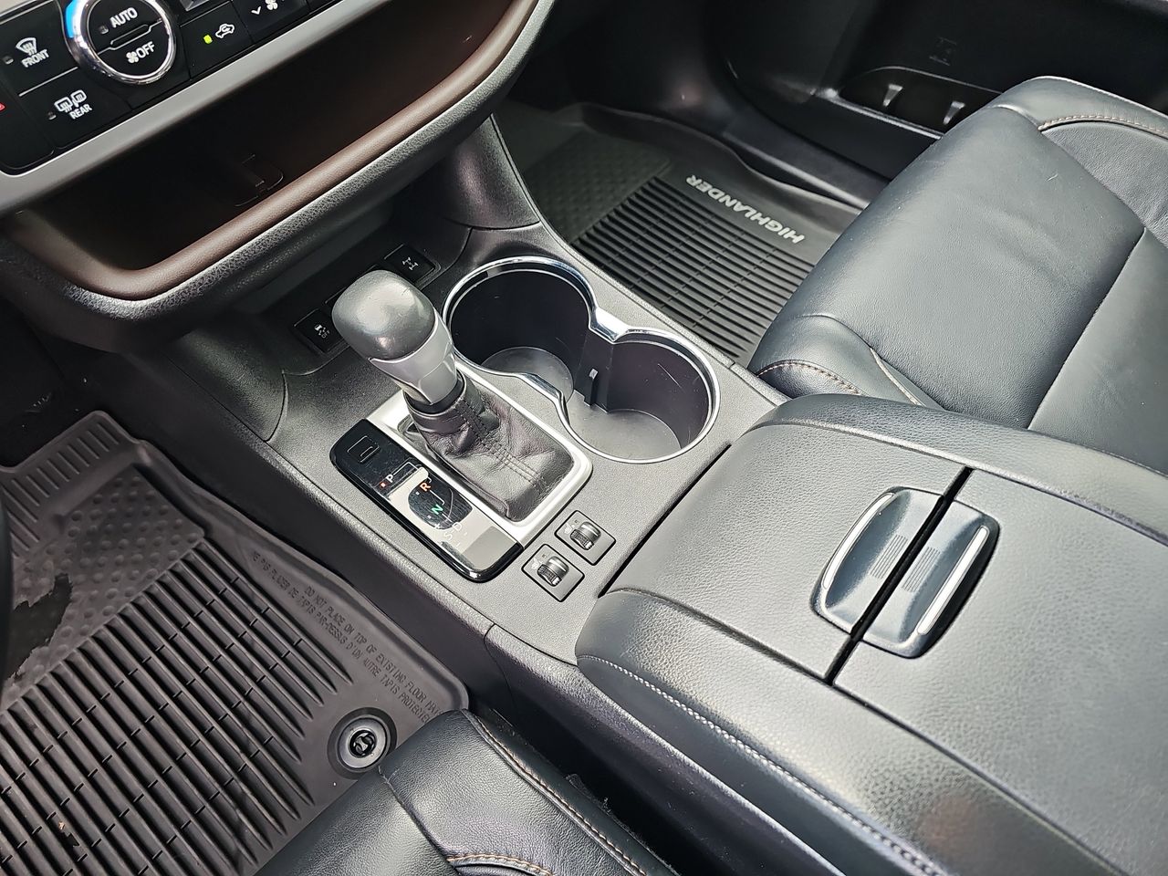 Used 2017 Salsa Red Pearl Toyota XLE image 32