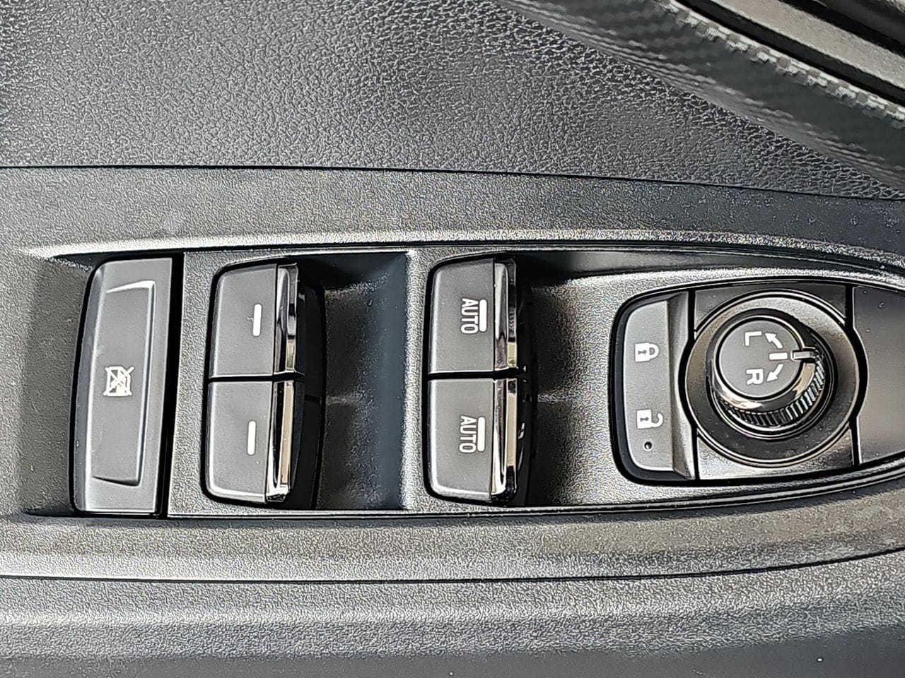 Certified Used 2024 Ice Silver Metallic Subaru Premium image 32
