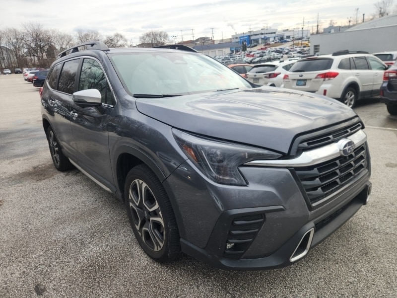 2023 Subaru Ascent Touring's photo