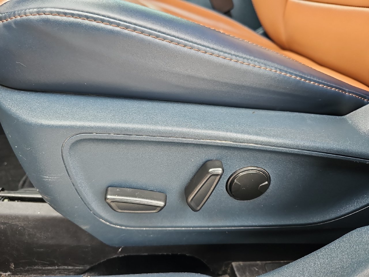 Used 2022 Red Metallic Ford Lariat image 33