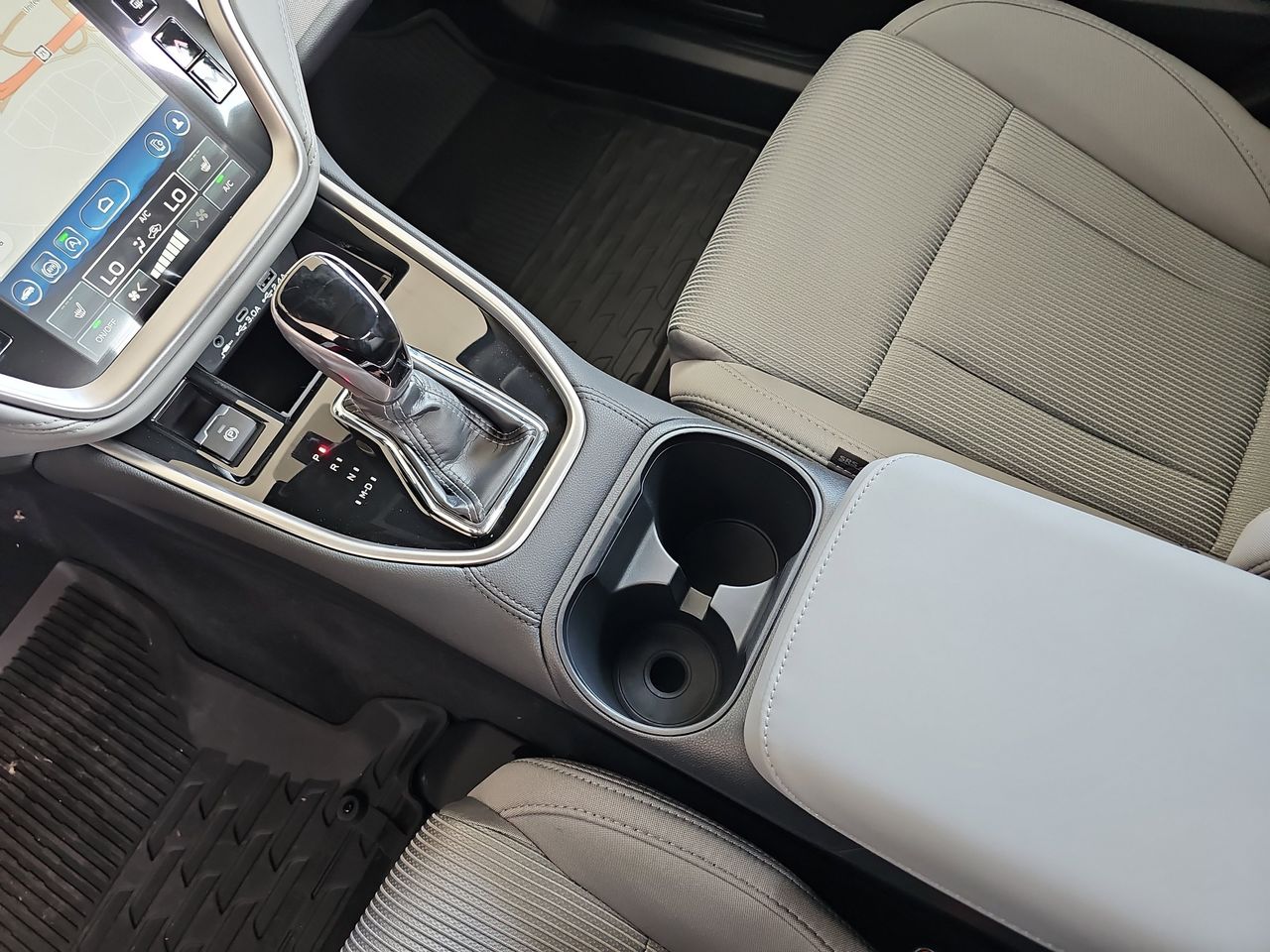 New 2025 Crystal White Pearl Subaru Premium image 23