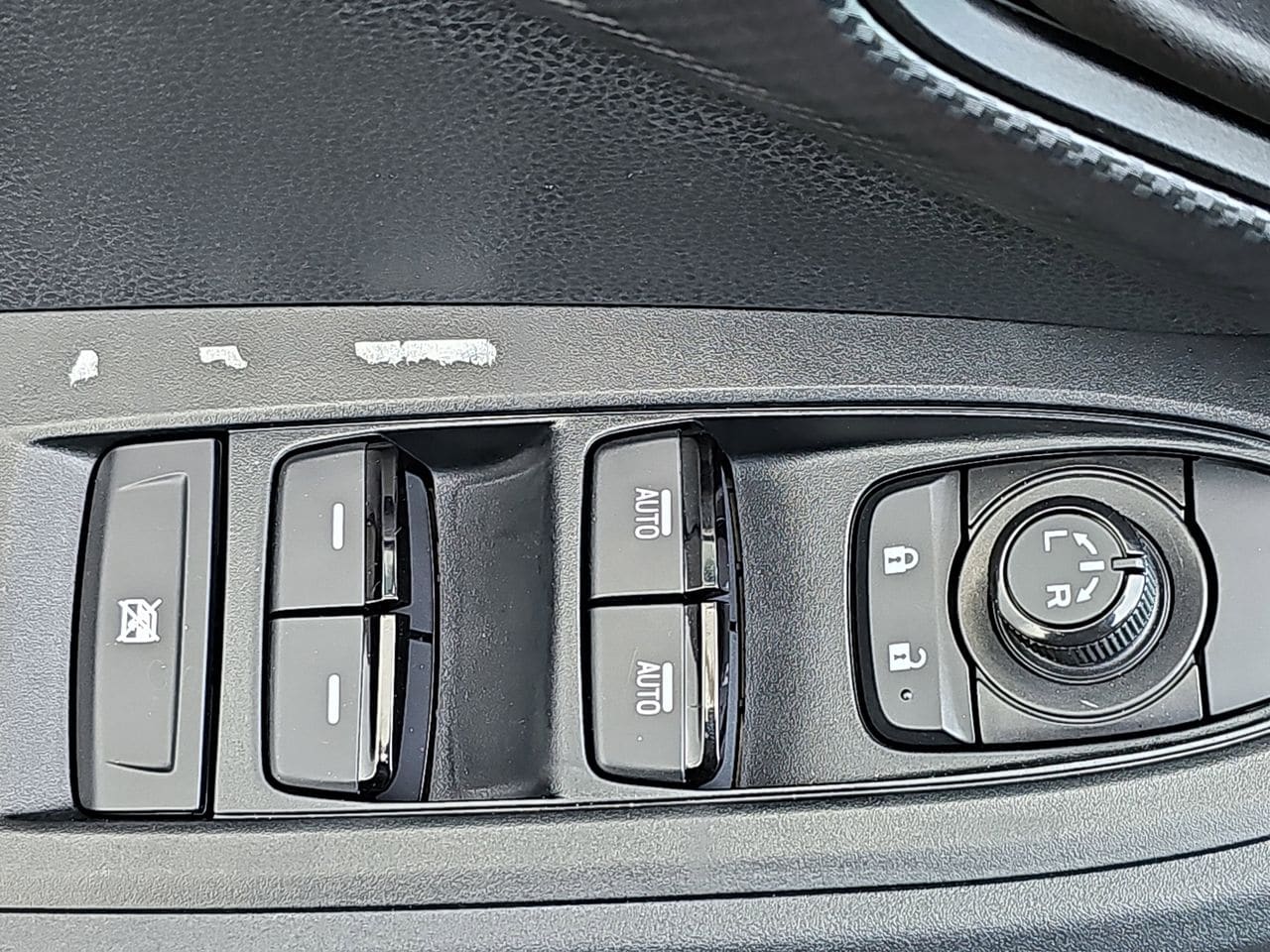 Certified Used 2025 Pearl Subaru Base image 32