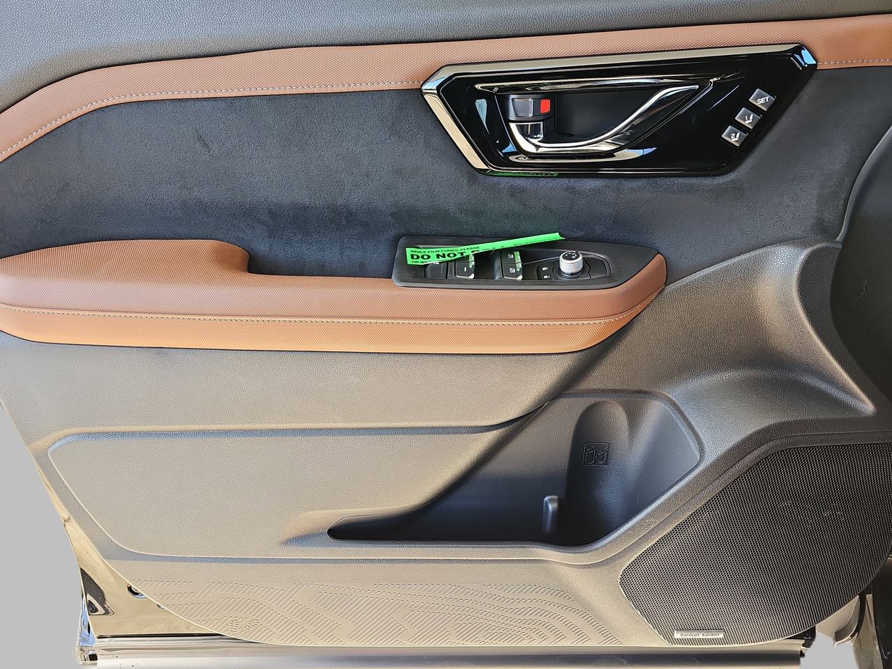 New 2026 Crystal Black Silica Subaru Touring image 27