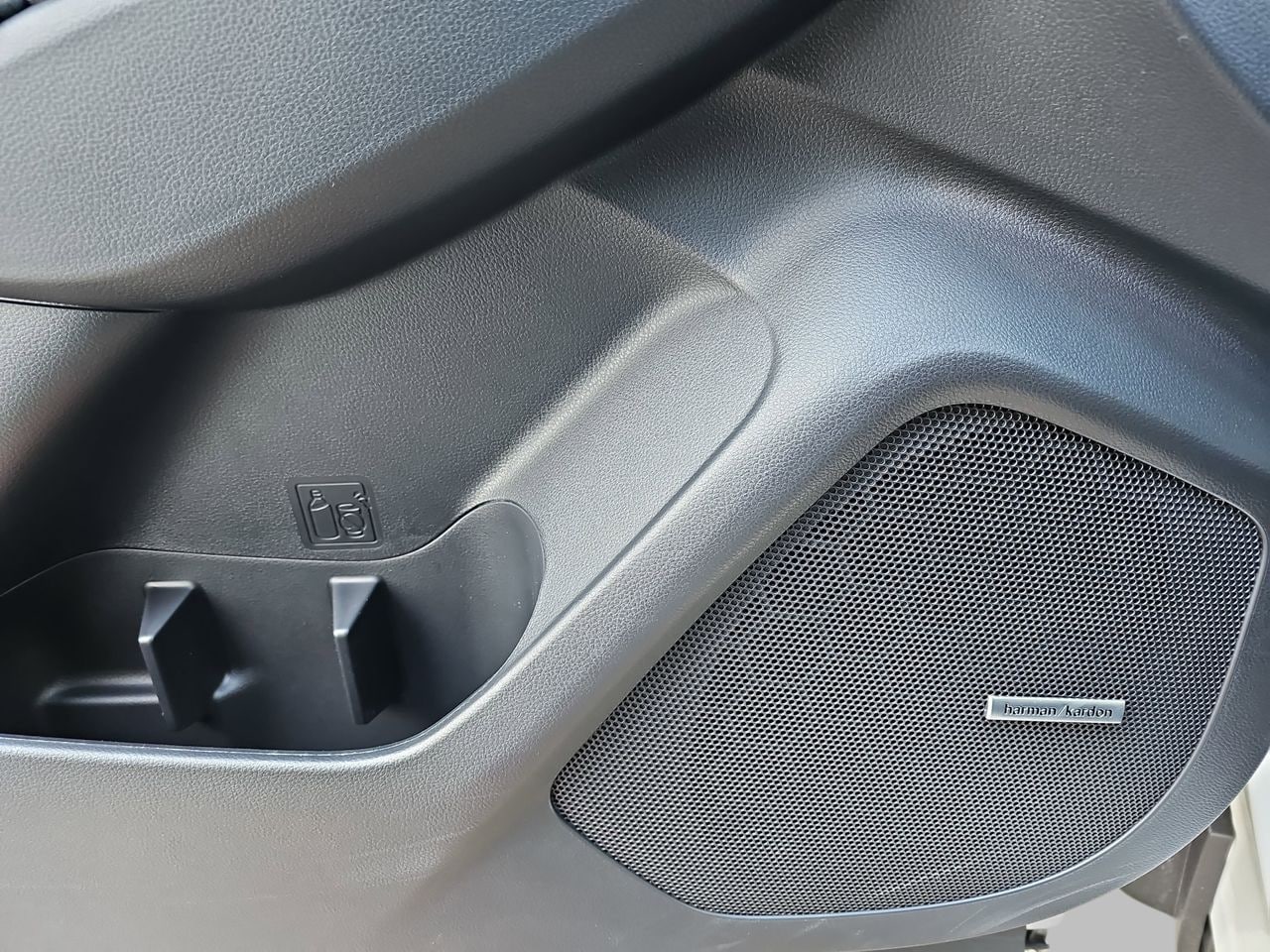 New 2026 Crystal White Pearl Subaru Onyx Edition Touring 7-Passenger image 31