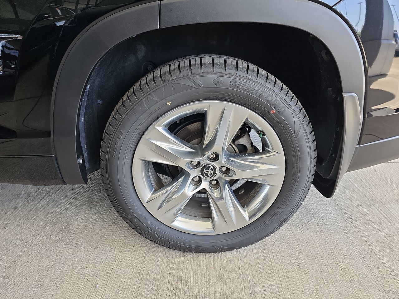 Used 2018 Midnight Black Metallic Toyota Limited image 39