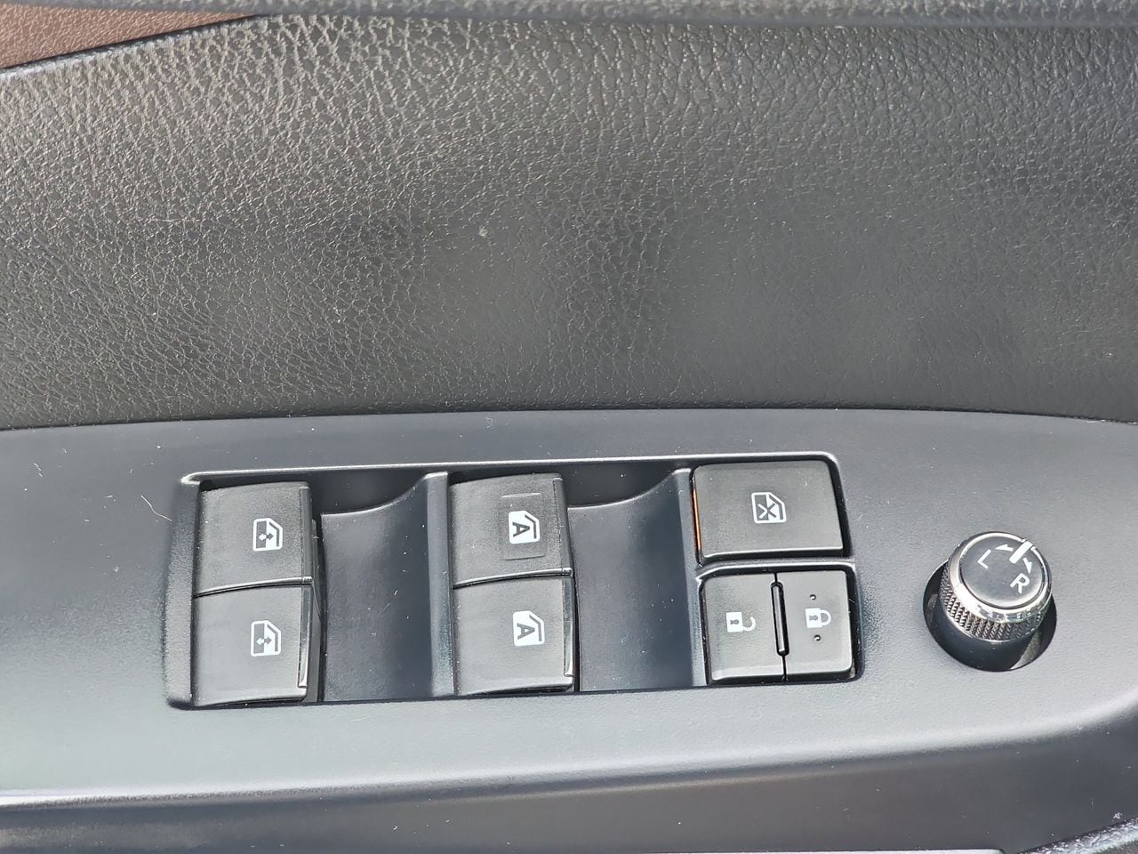 Used 2017 Salsa Red Pearl Toyota XLE image 35