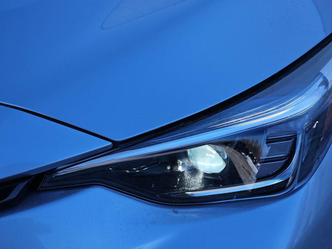 New 2026 Ice Silver Subaru Sport Hybrid image 33