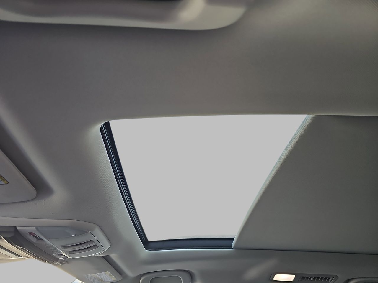 New 2026 Crystal White Pearl Subaru Onyx Edition Touring 7-Passenger image 32