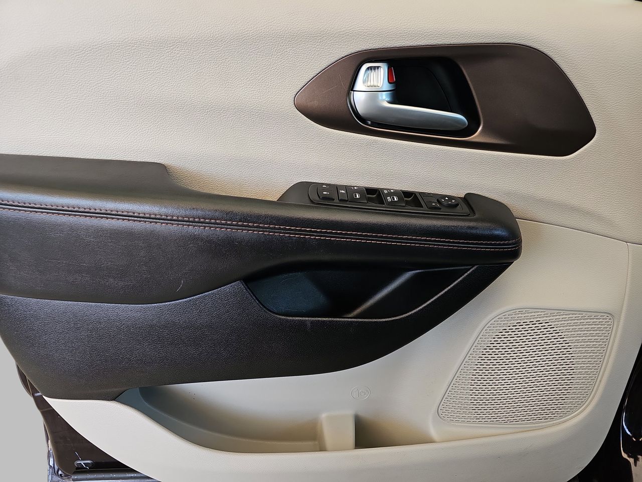 Used 2017 Dark Cordovan Pearlcoat Chrysler Touring L image 32